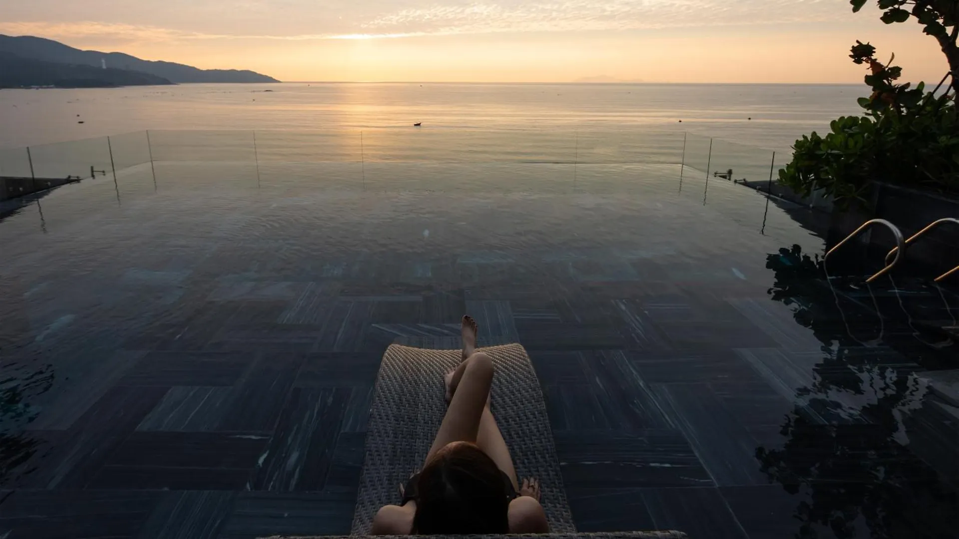 Leaf Beachfront Hotel Da Nang