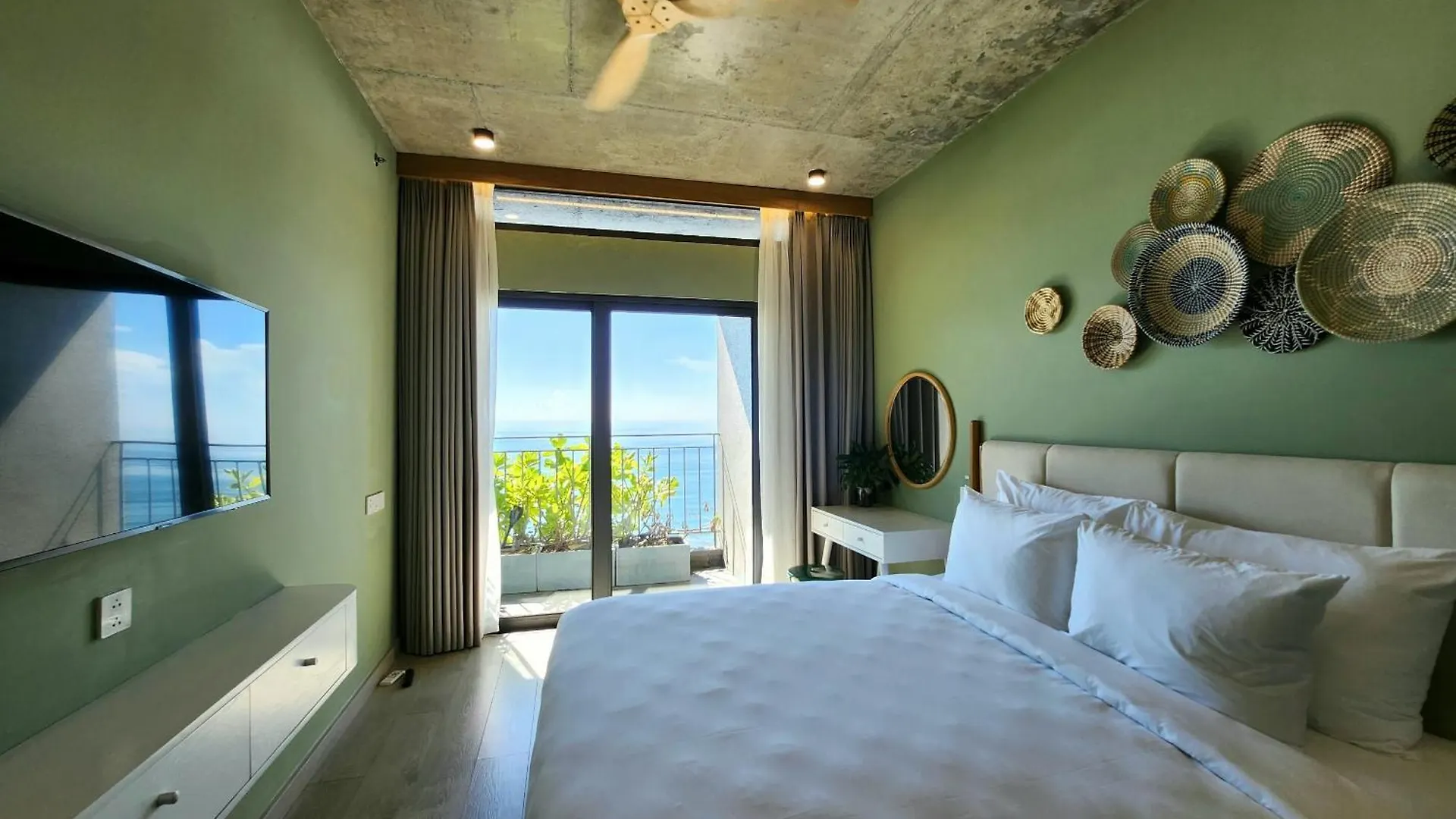 Leaf Beachfront Hotel Đà Nẵng