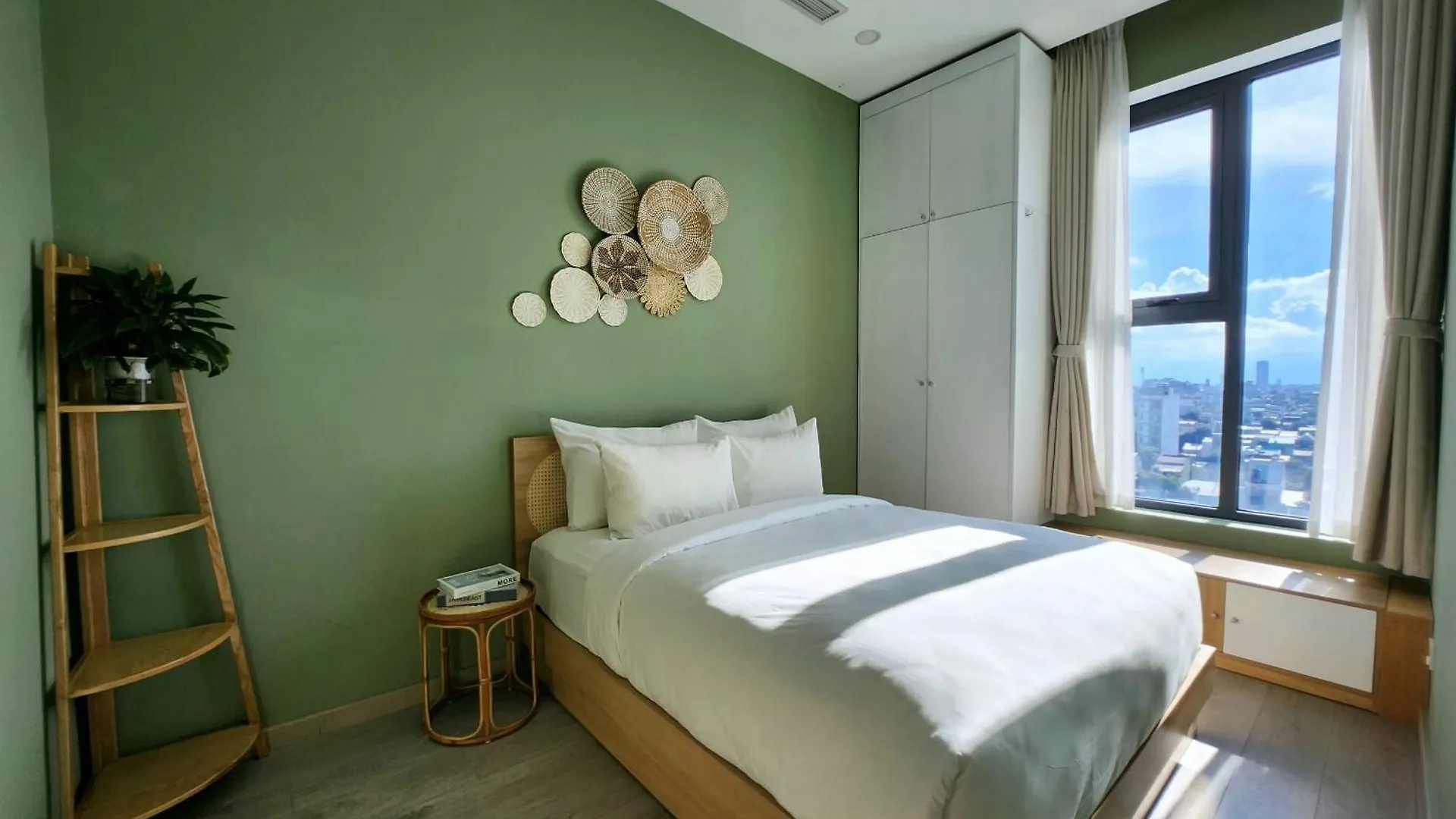 Leaf Beachfront Hotel Đà Nẵng 4*,