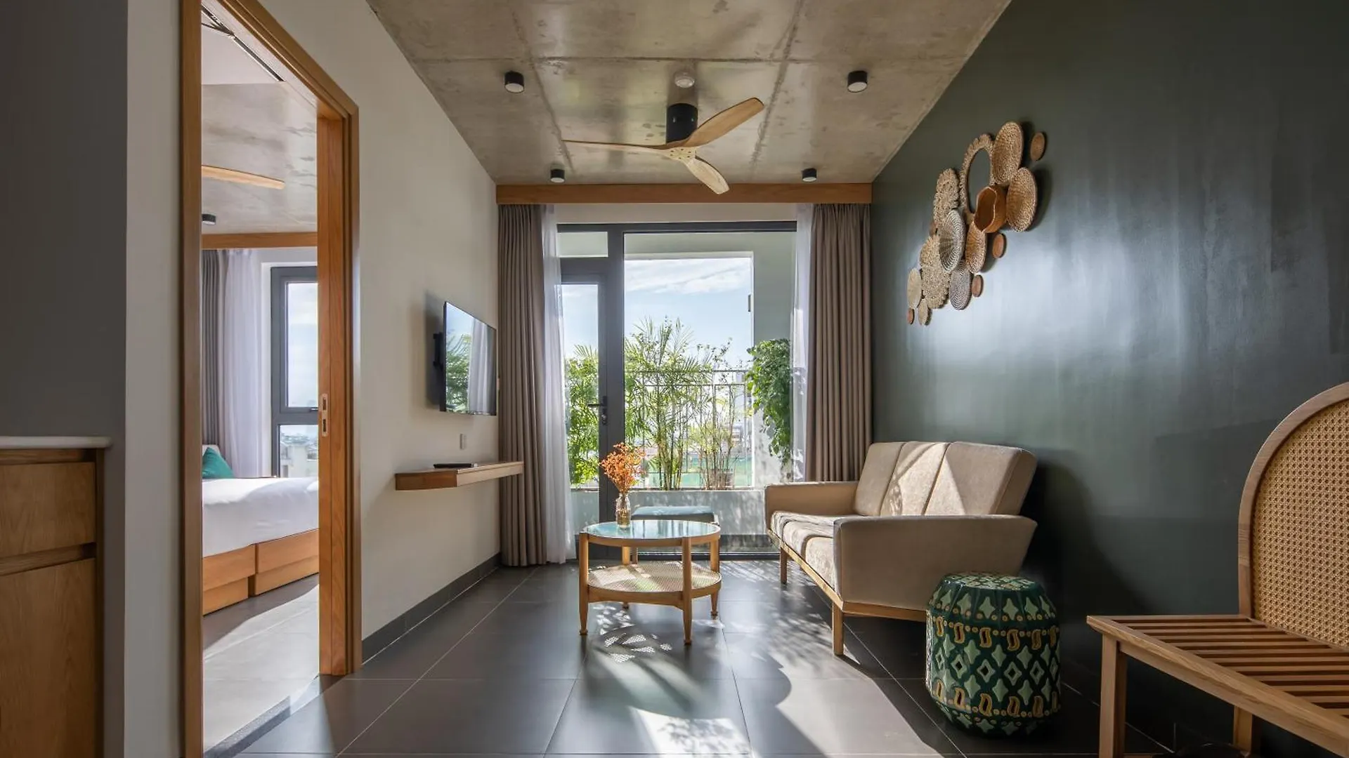 Leaf Beachfront Hotel Da Nang