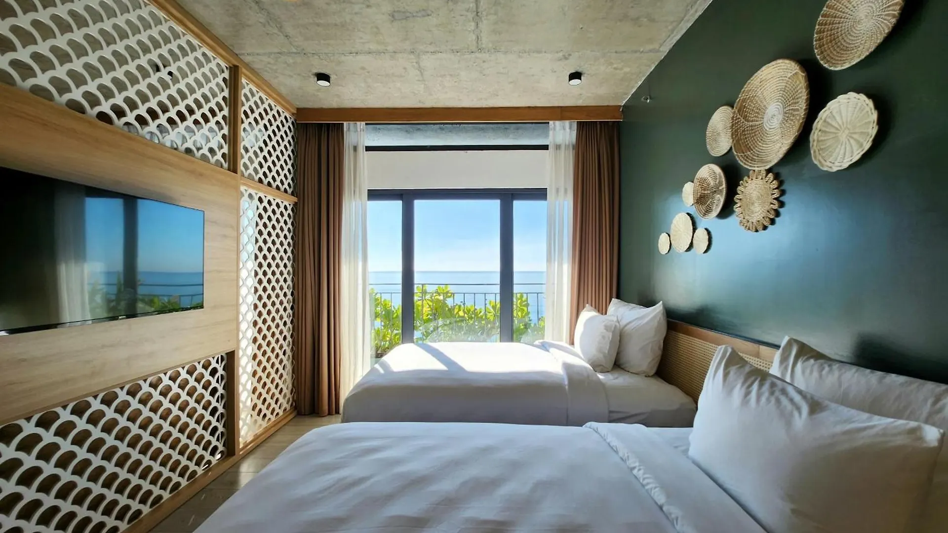 Leaf Beachfront Hotel Đà Nẵng