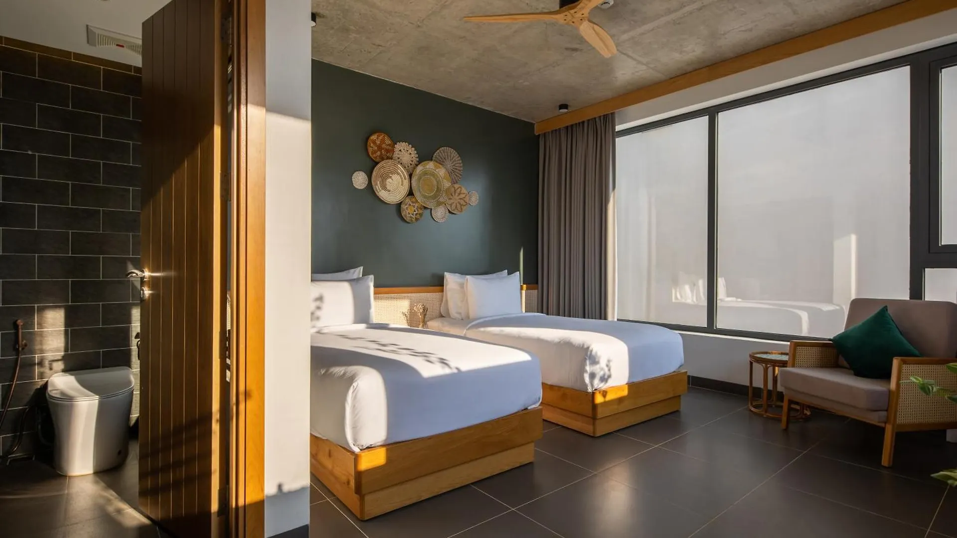 Leaf Beachfront Hotel Đà Nẵng 4*,