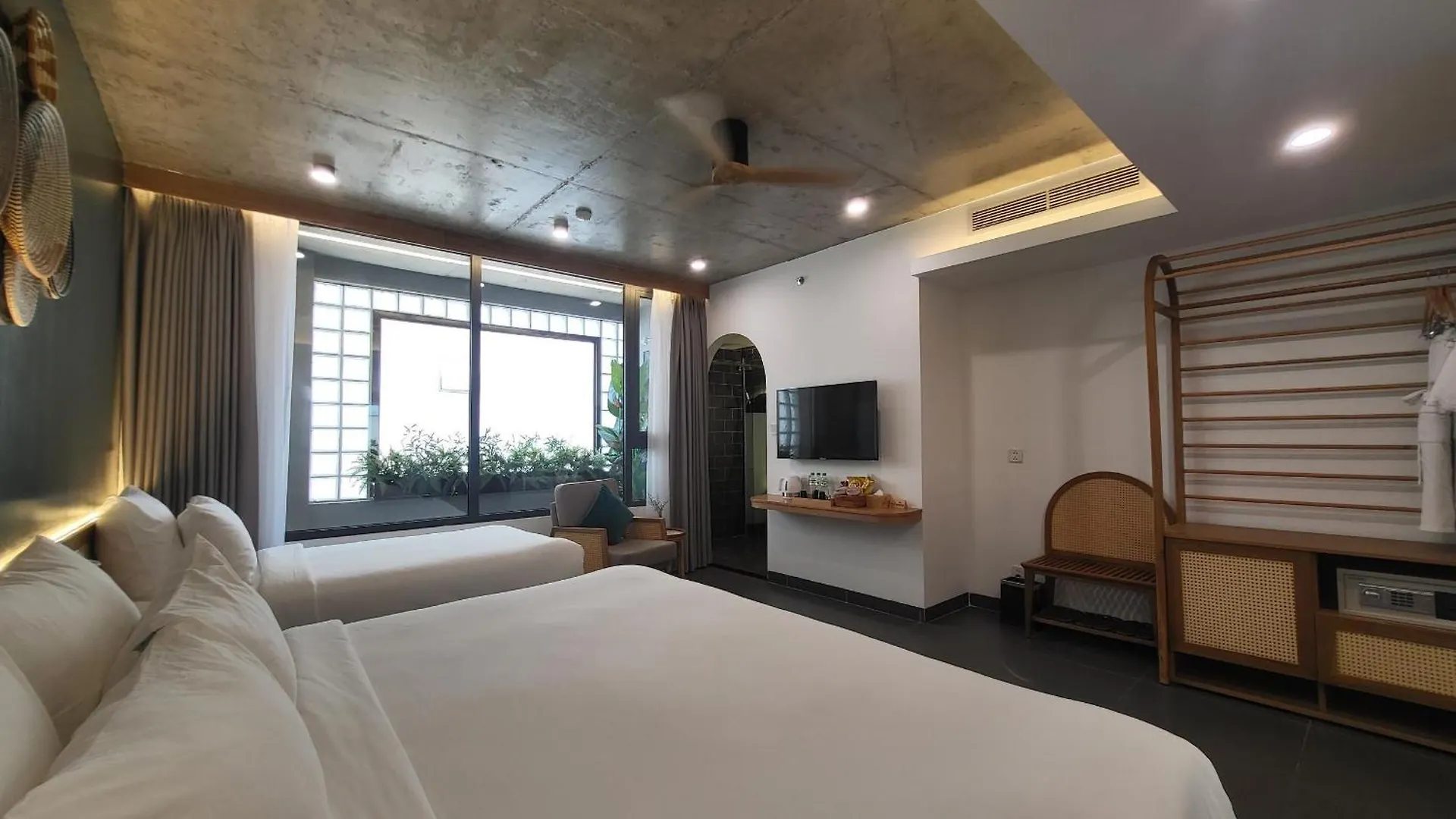 Leaf Beachfront Hotel Da Nang
