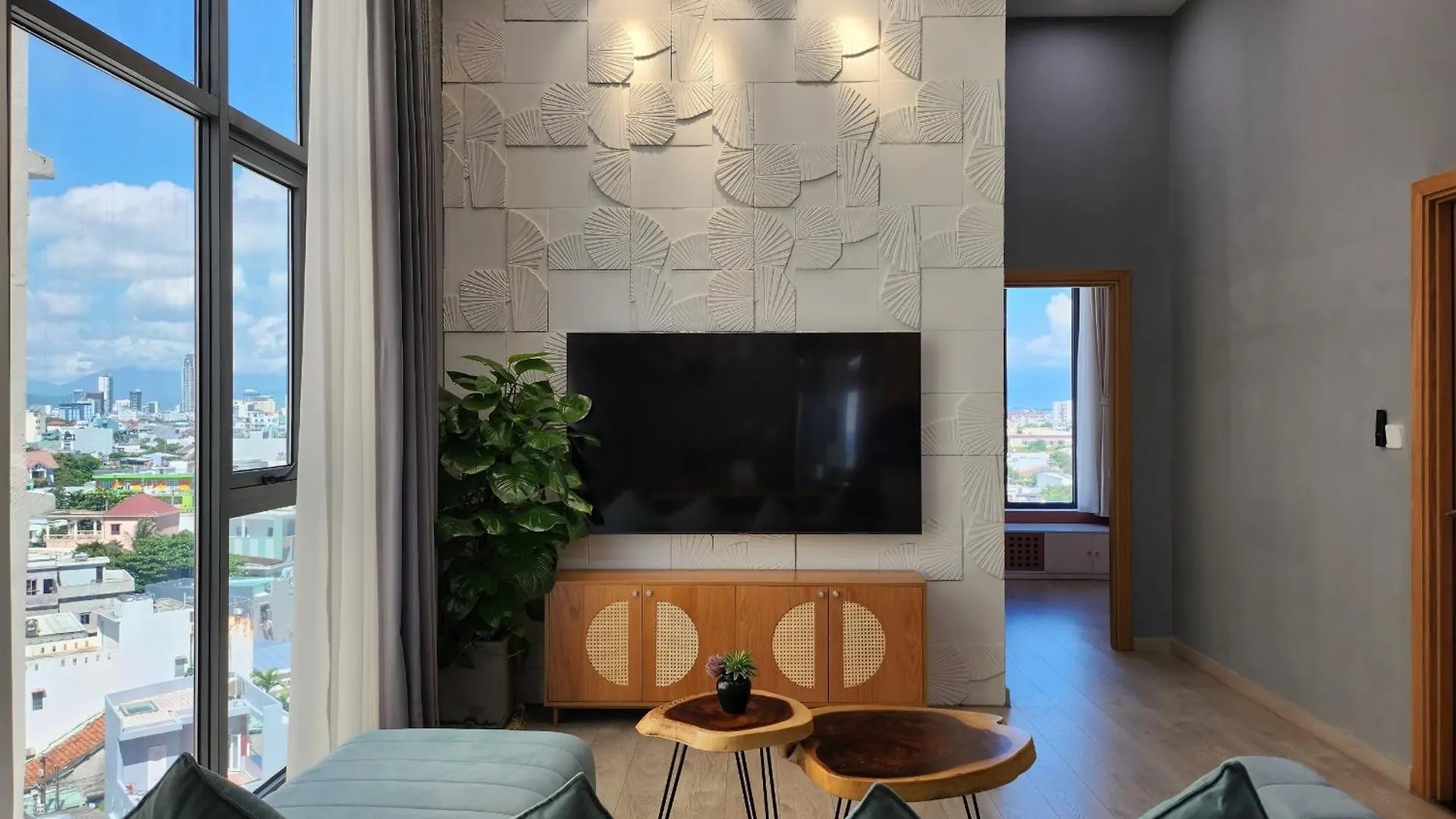 Leaf Beachfront Hotel Da Nang