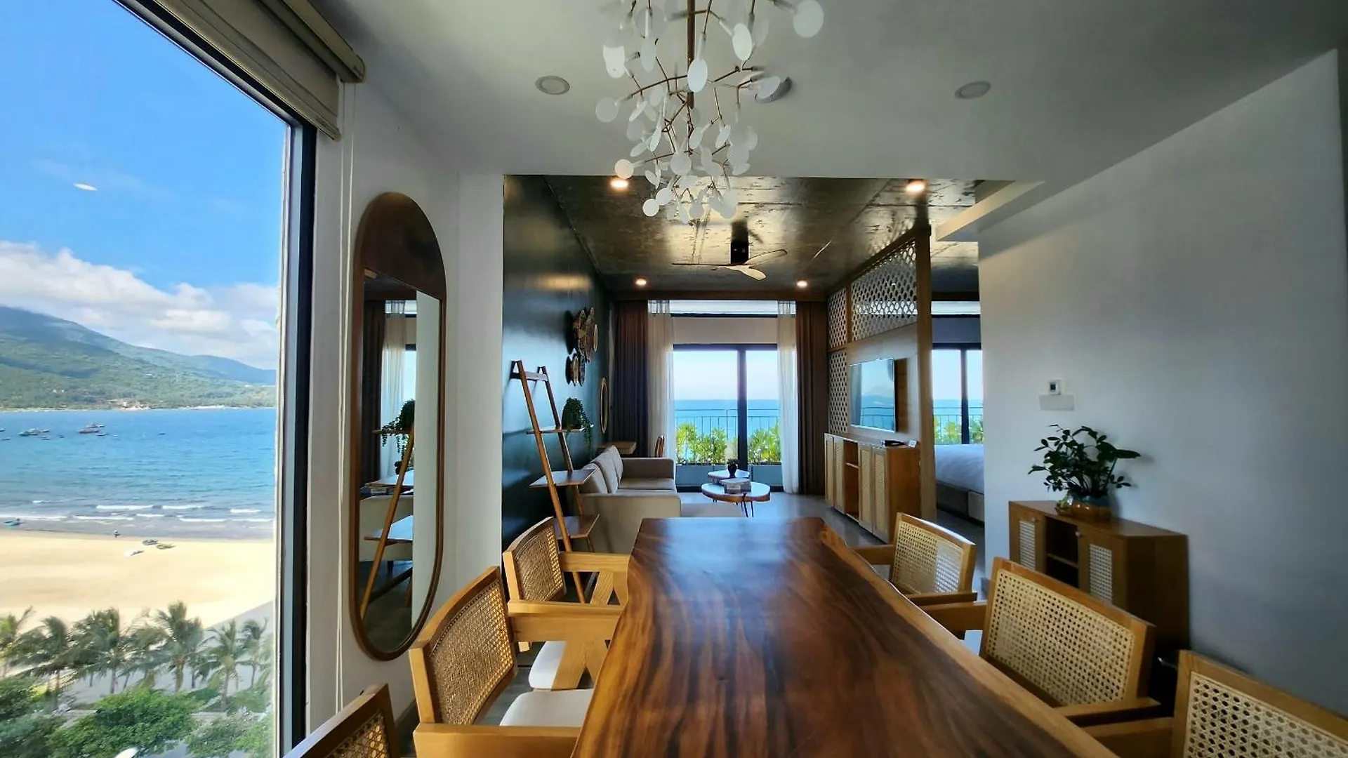 Leaf Beachfront Hotel Da Nang
