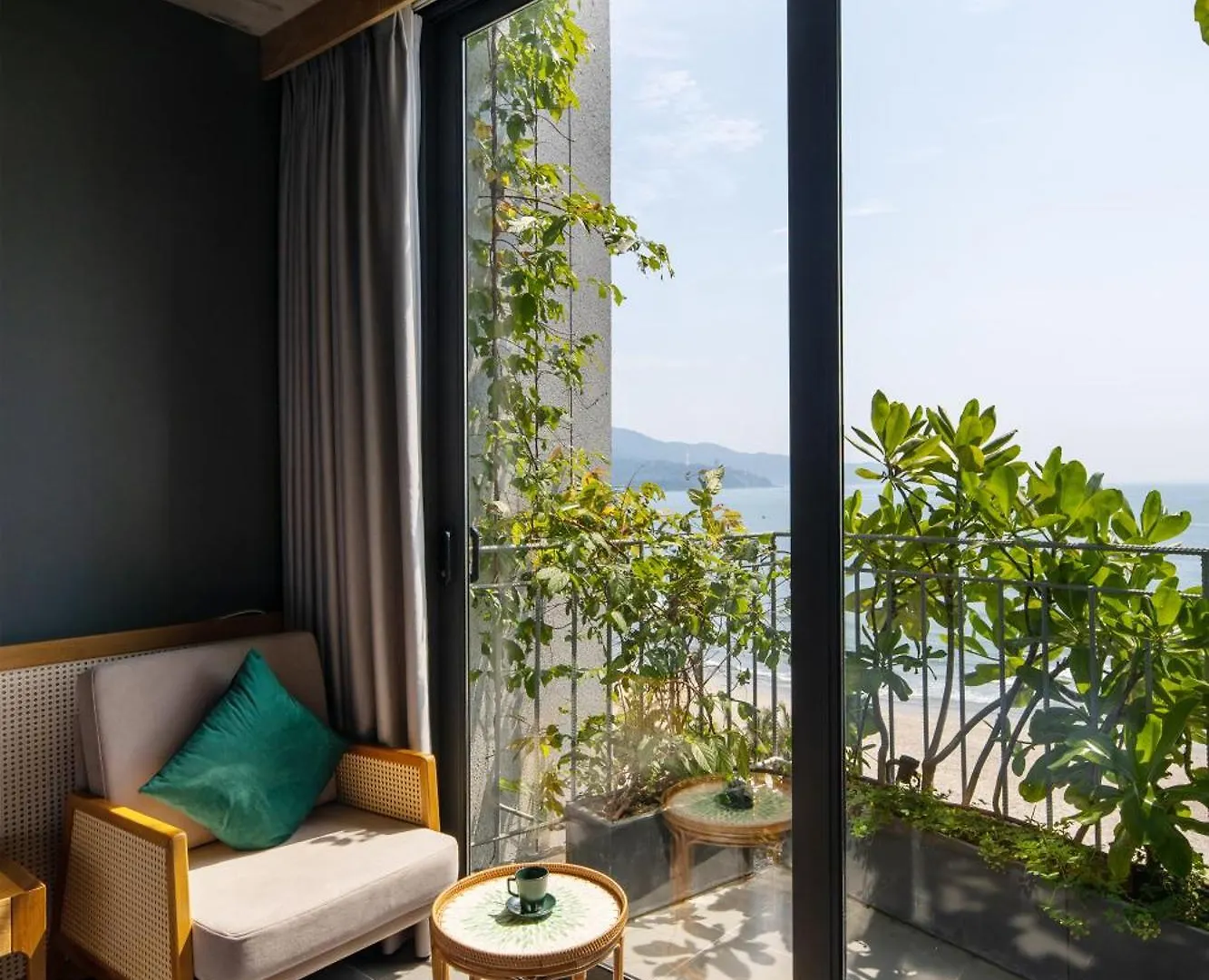 Leaf Beachfront Hotel Da Nang