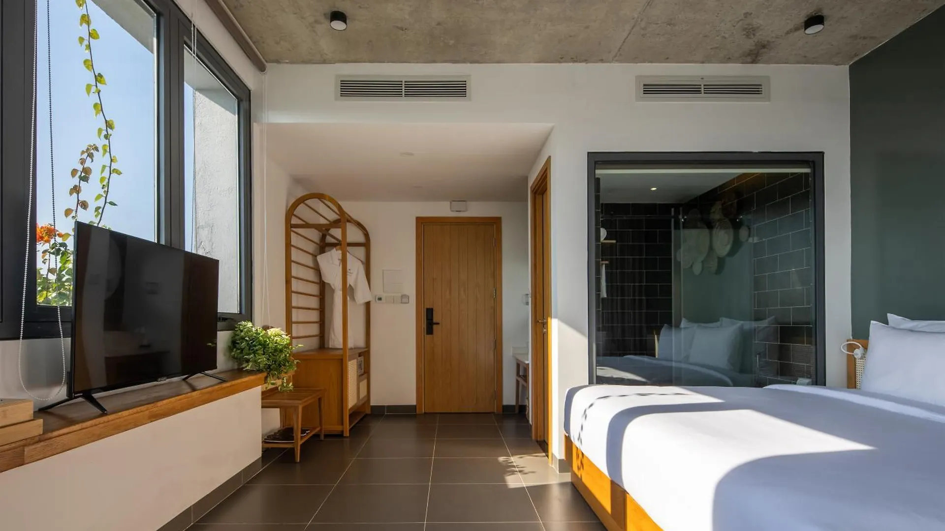 Leaf Beachfront Hotel Da Nang