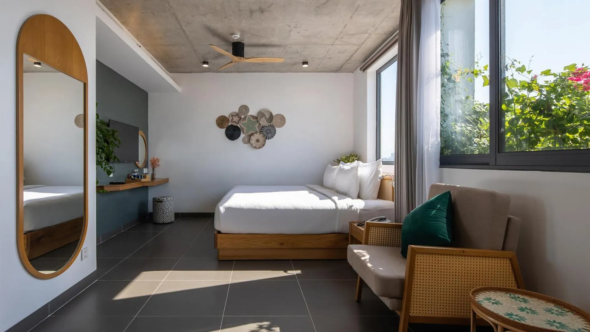 Leaf Beachfront Hotel Da Nang