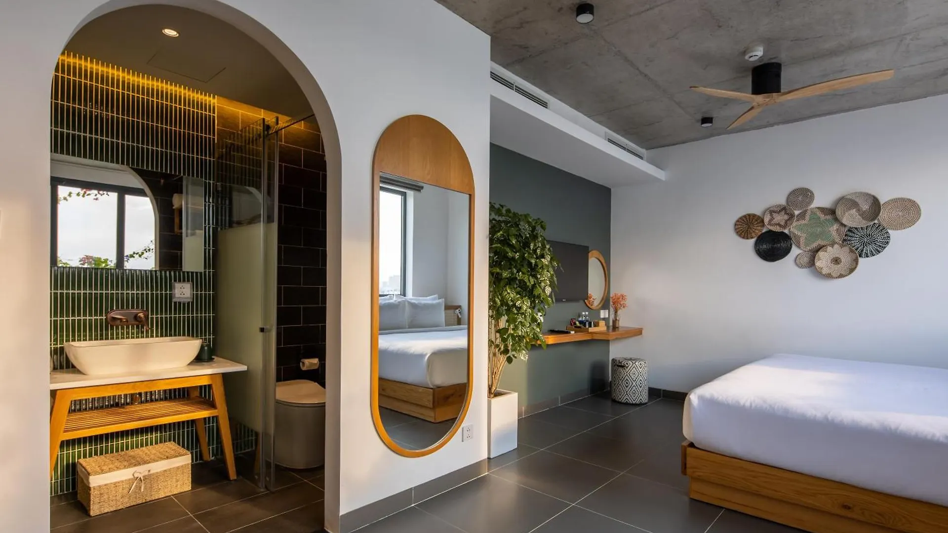 Leaf Beachfront Hotel Da Nang