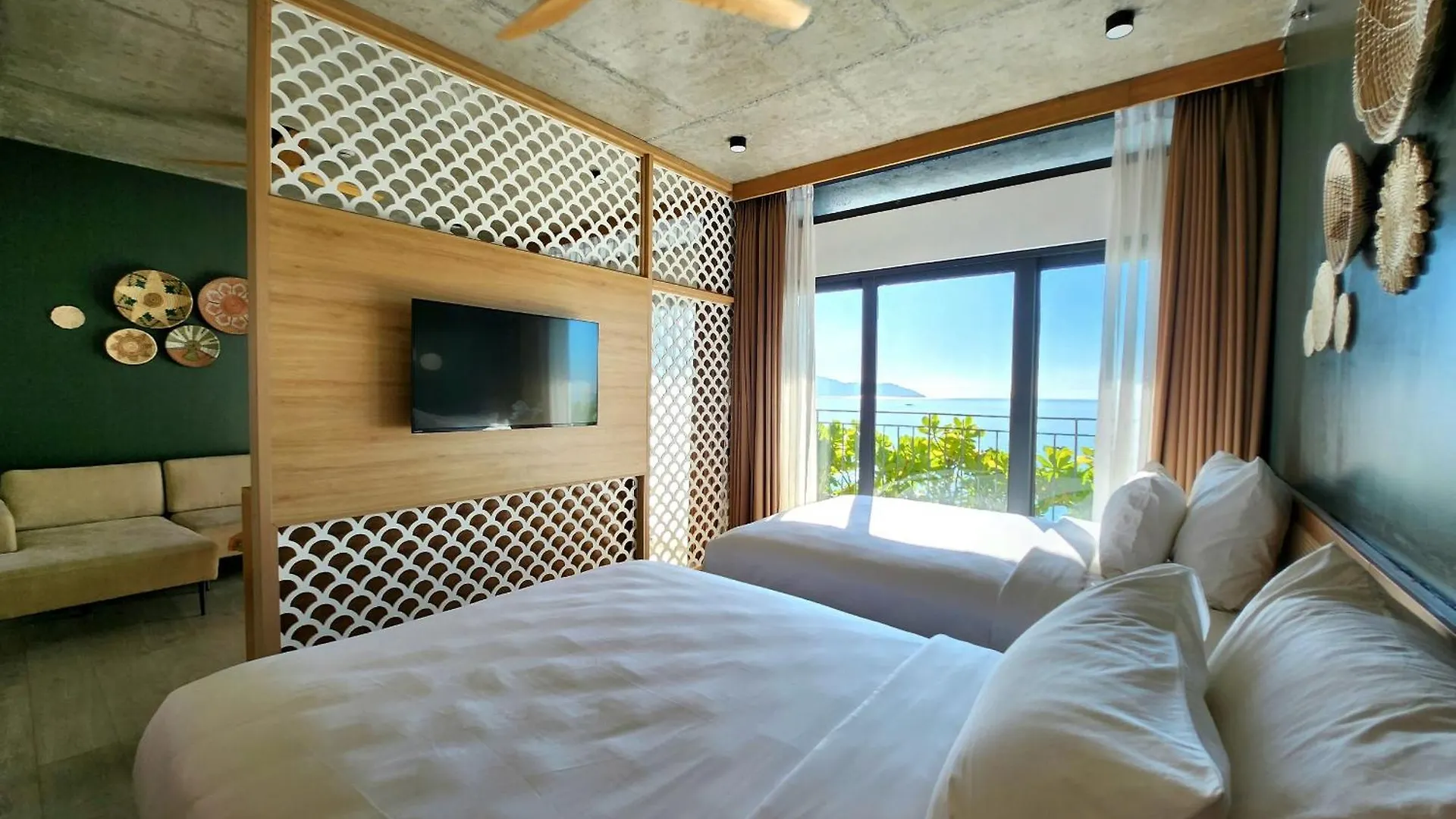 Leaf Beachfront Hotel Da Nang