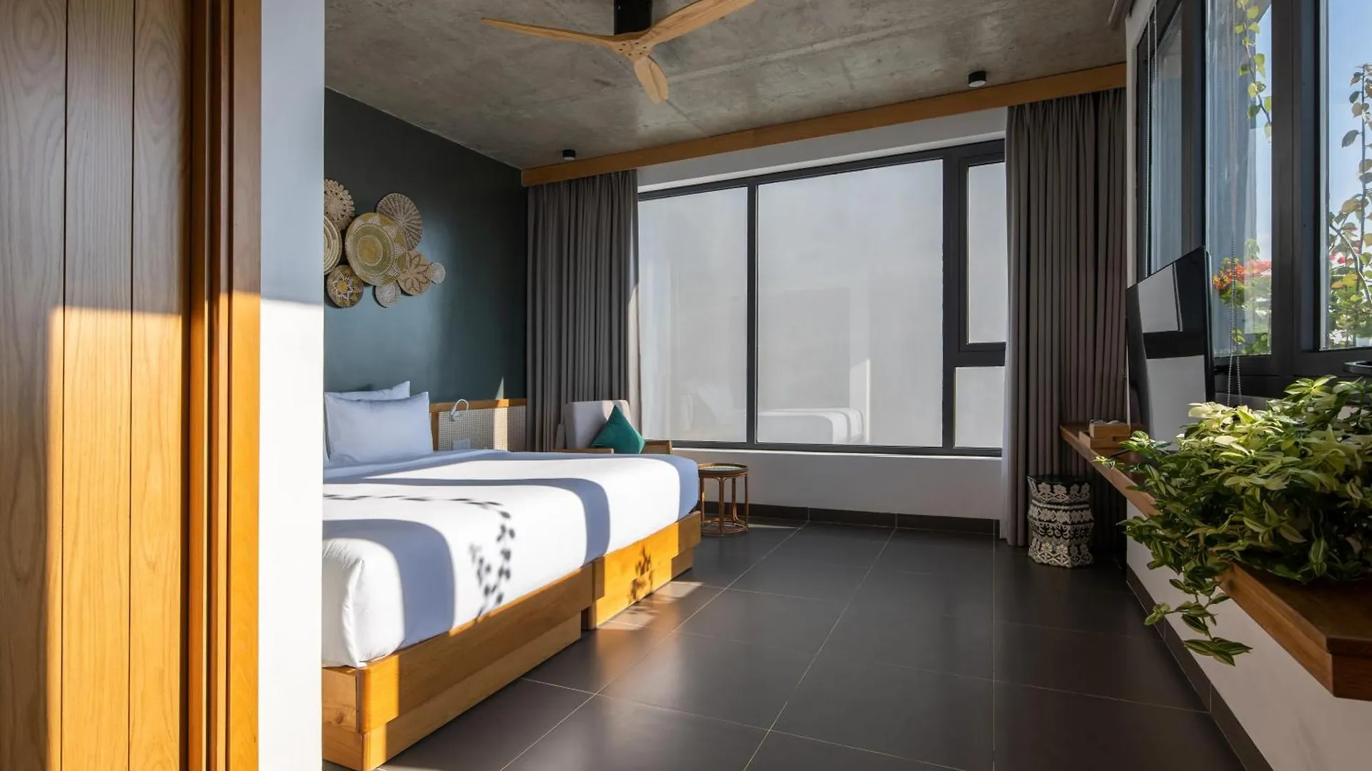 Leaf Beachfront Hotel Da Nang